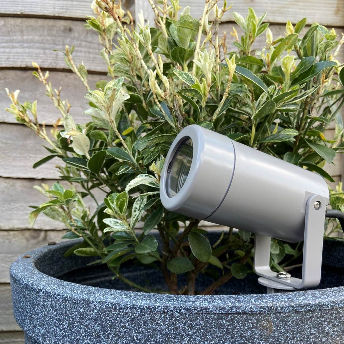 2 REEL TECH Grey Garden Spot