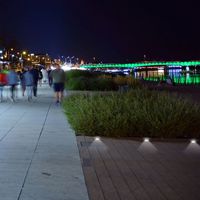 RTLA08851 40 Round Driveway lighting MR16 1 window scene